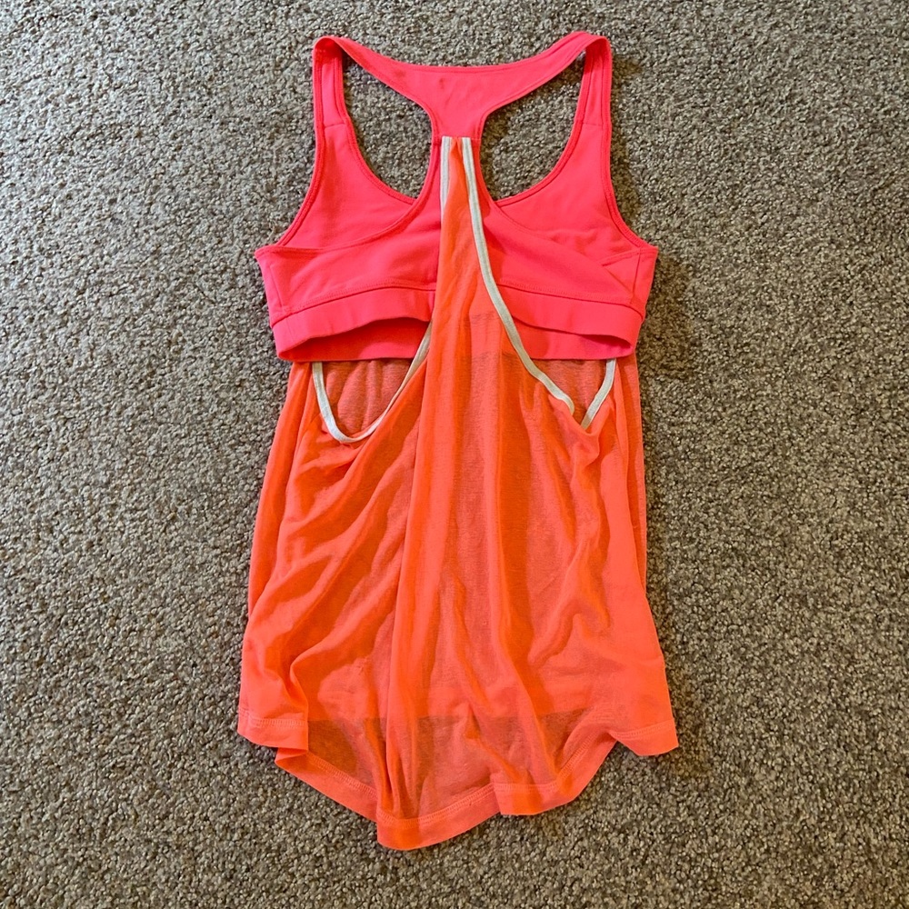 Workout top - Picture 2 of 4